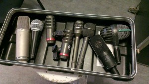 The contenders. Left to right: Røde NT1000, Shure SM58, Audio Technica ATM25 (x2), Audio Technica ATM21, Audio Technica ATM31R, Audio Technica AT4033a, AKG D112.
